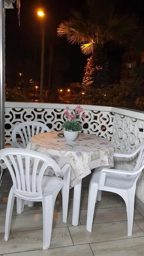 アパート Apartamento Margarita Con Piscina En Playa Honda, Playa Las Americas アロナ